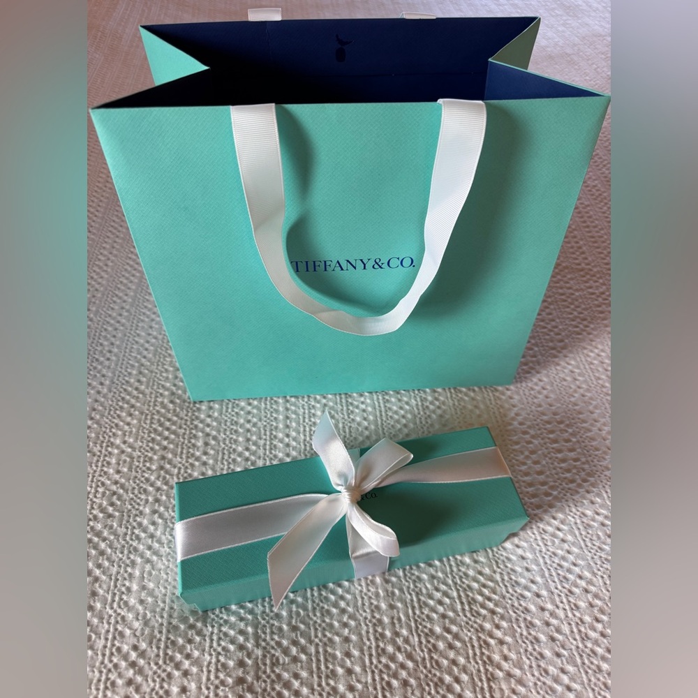 Tiffany & Co. Blue Gift Set Bag, Box and hinged bracelet box - Picture 2 of 6